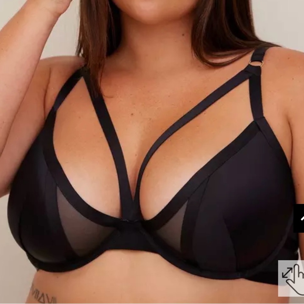 NWT Torrid Size 4 Black Satin Strappy Bralette